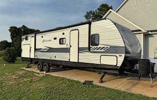 Spacious 2020 Crossroads Zinger RV