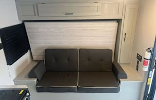 Small but Homey 6-Sleeper Camper!