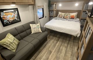 NEW 2024 29ft Light Weight Sleeps 8 Forest River