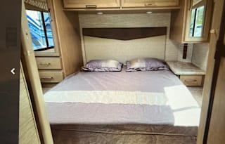 FUNMOBILE! 2021 Thor Motor Coach Quantum SE SE28 Ford