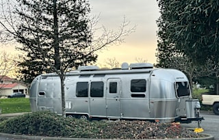 Airstream Flying Cloud 30 Bunk
