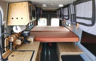ROVENN - Mercedes Winnebago Adventure Wagon++ 70SE