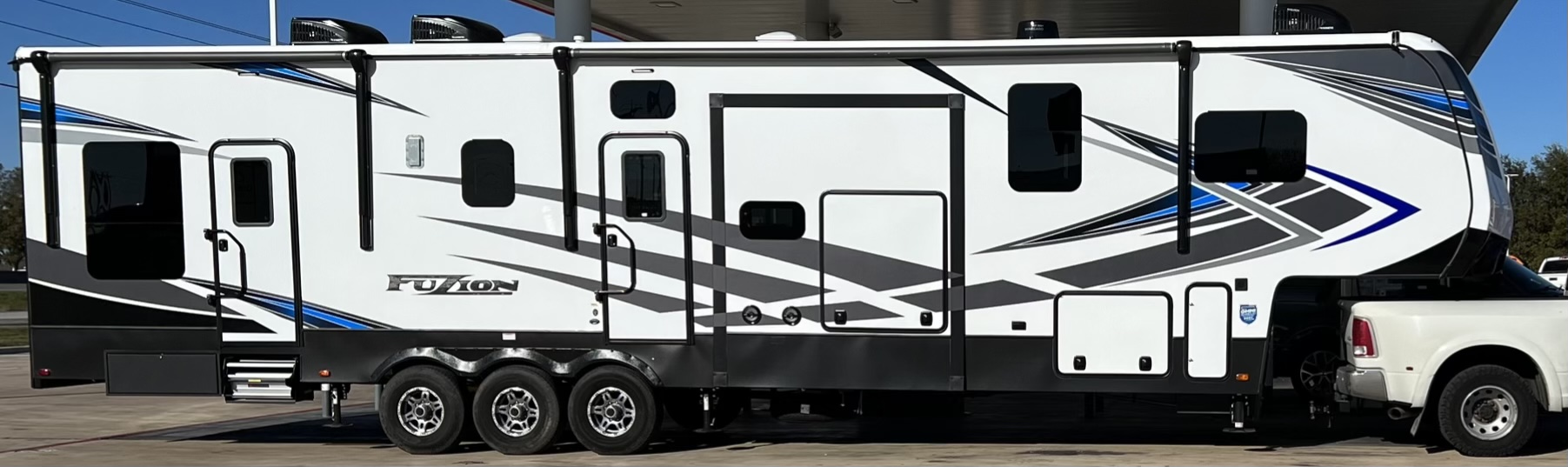 2021 Fuzion 427 RV Rental near Harker Heights, TX RVshare