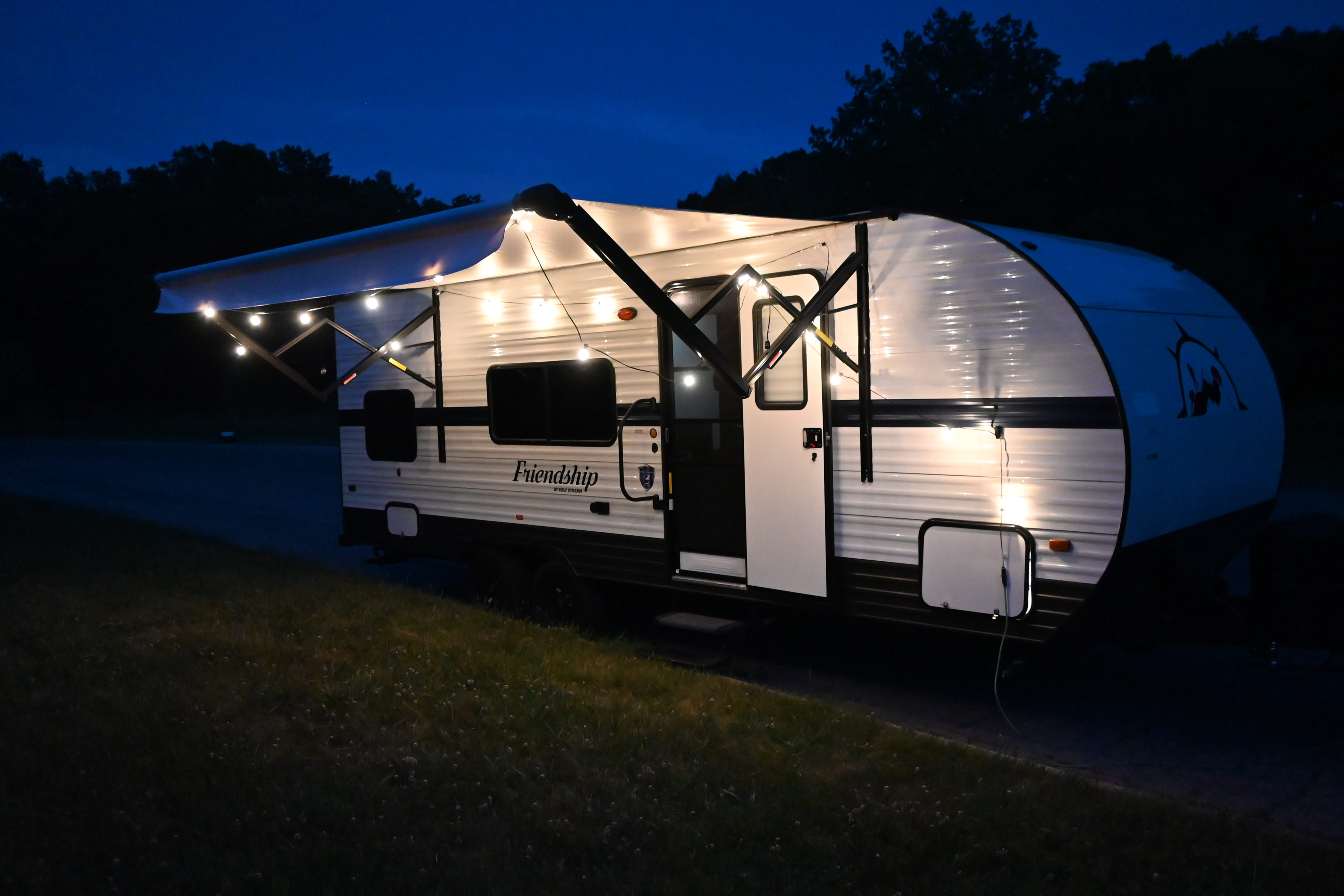 Hit the road with our RV rental 2022 Gulf Stream