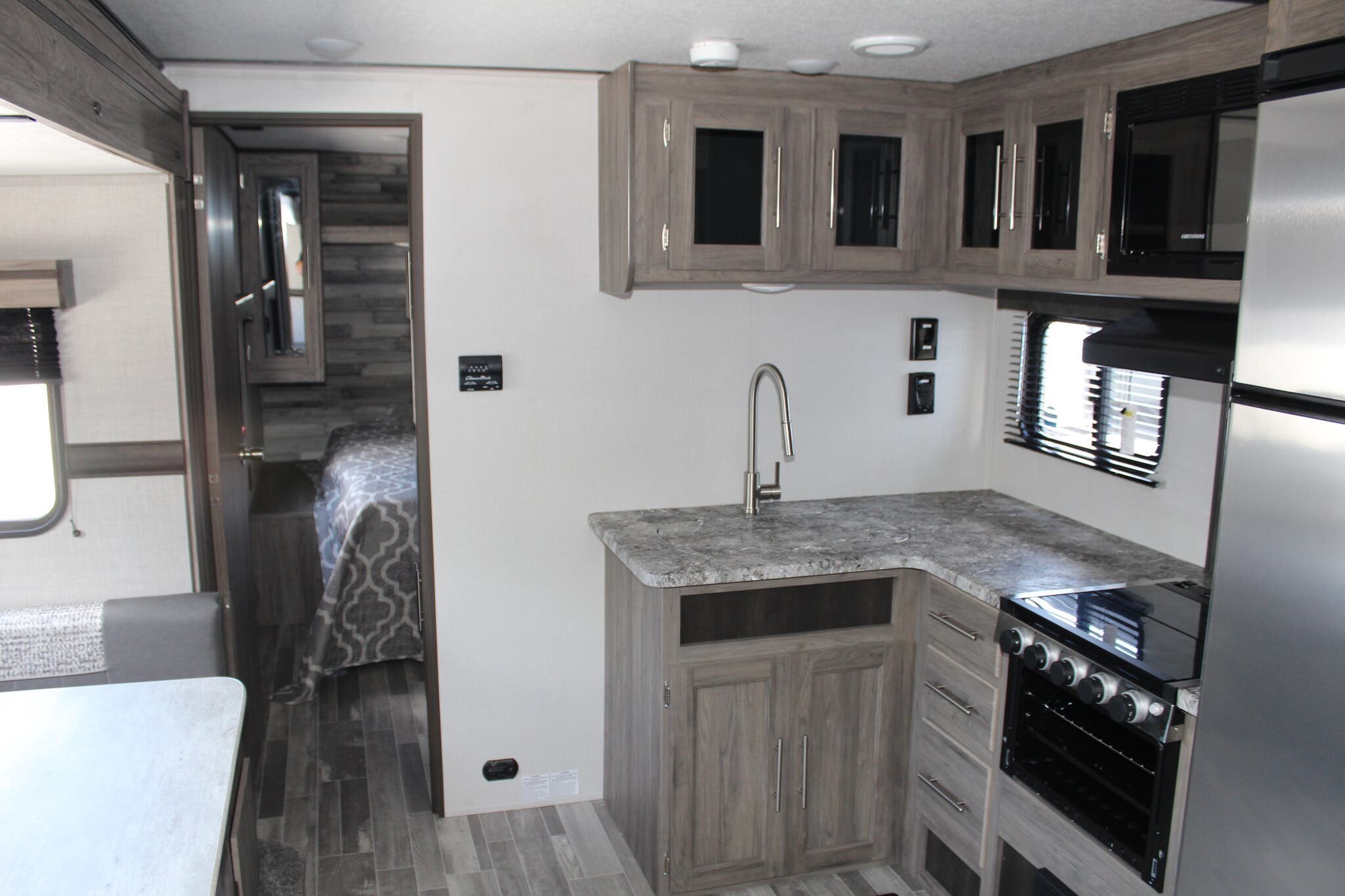 キッチン家電 camper_k5 2023 Sportster 311TH10 Fifth Wheel Toy Hauler | KZ RV