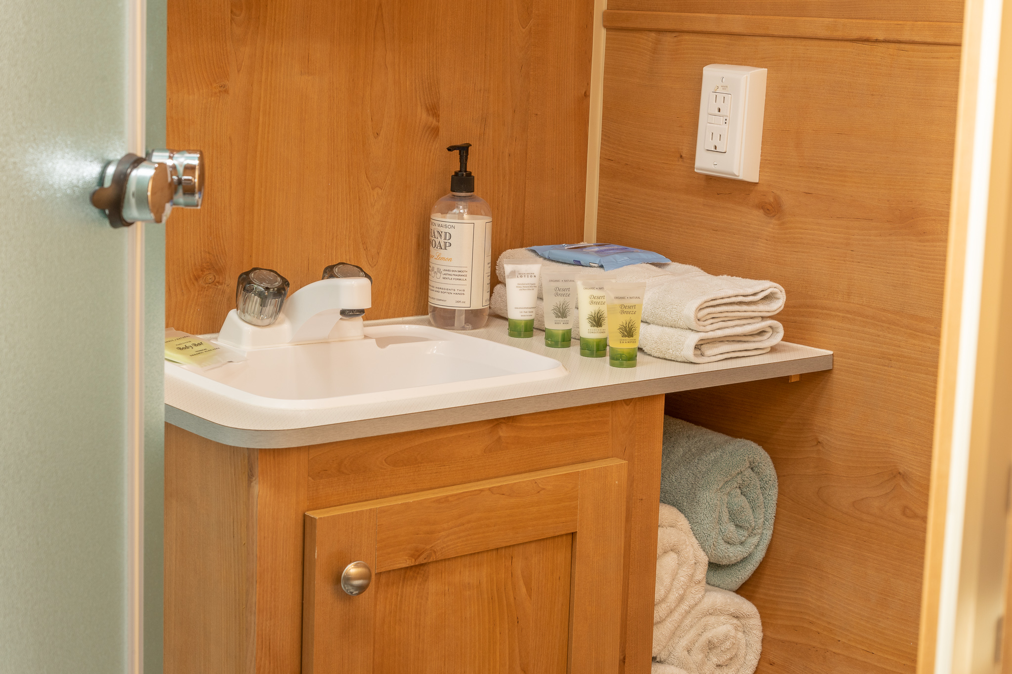 A Tidy & Travel-Ready RV Shower – Barry Good Times