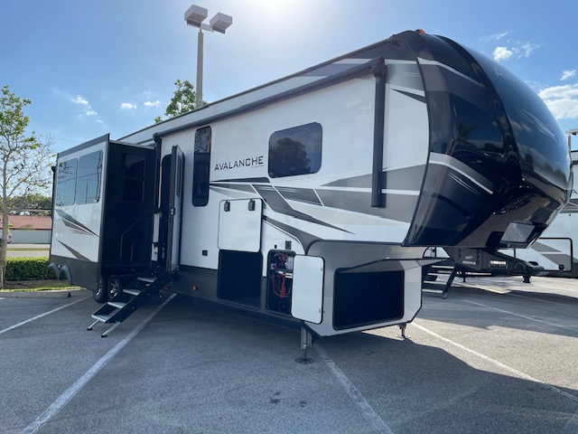 2021 Avalanche 378BH RV Rental in Parrish, FL | RVshare