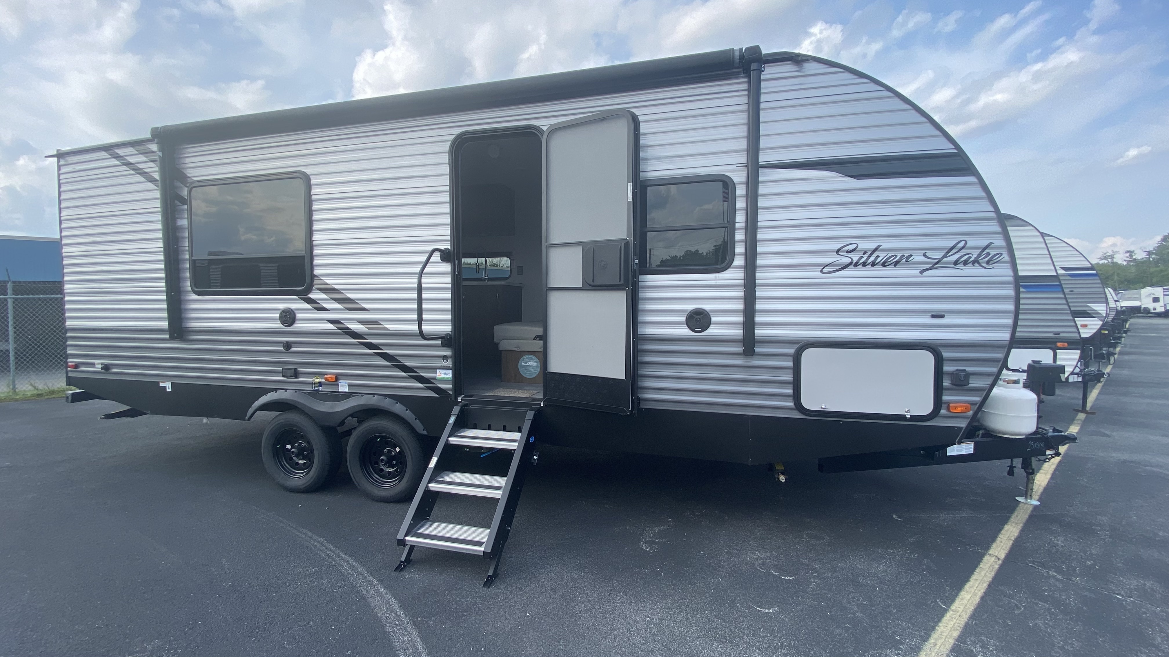 29.0 East to West Silver Lake Travel Trailer RV Rental in Homestead, FL