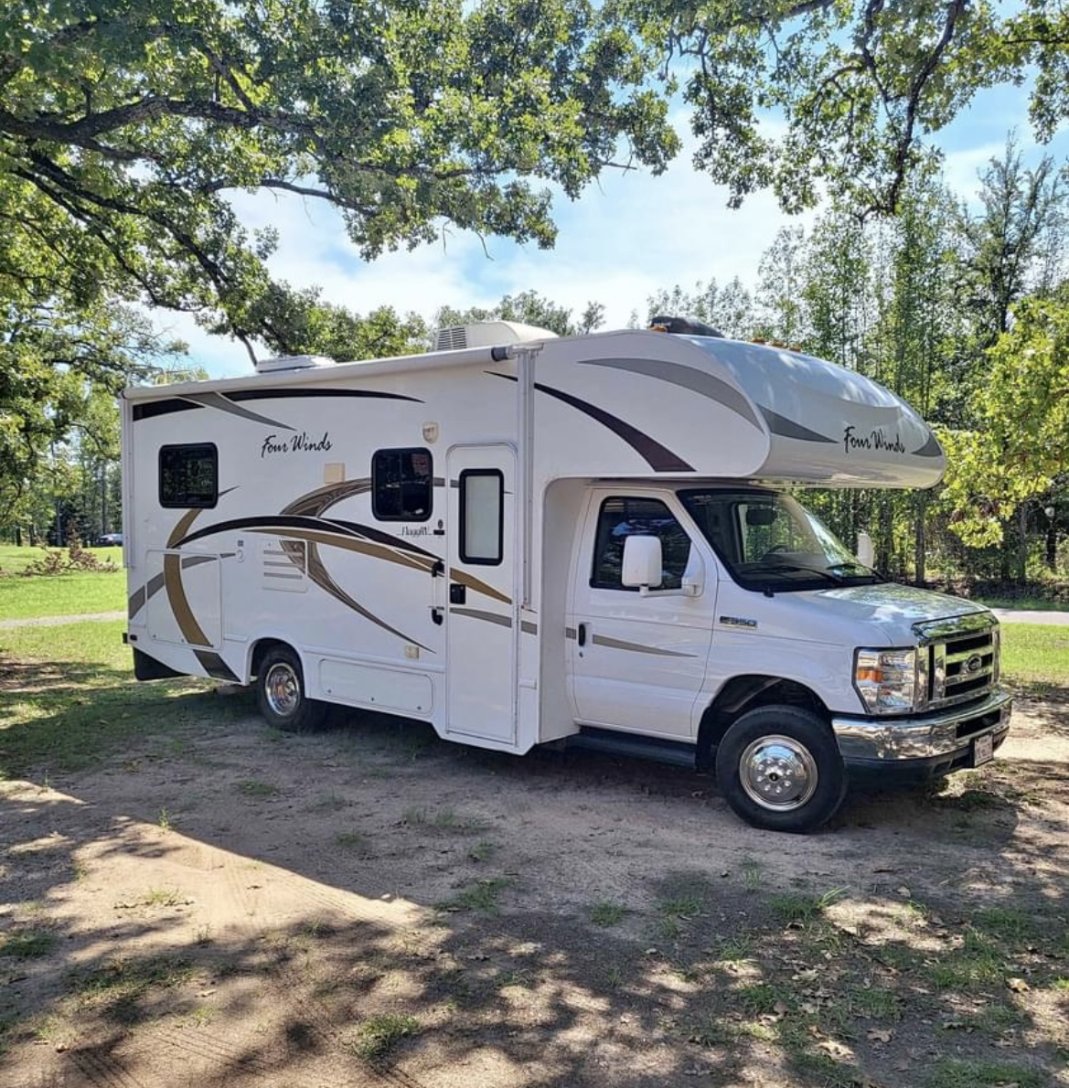 24.0 Four Winds 24C Class C Motor Home RV Rental near Rocklin, CA | RVshare