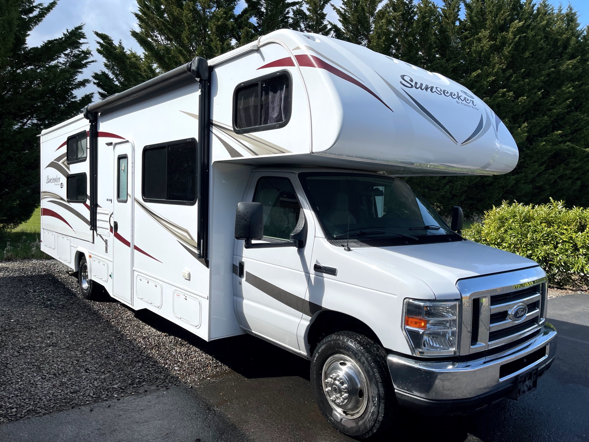 Sleeps 11 - 2018 Forest River Sunseeker 3170ds 