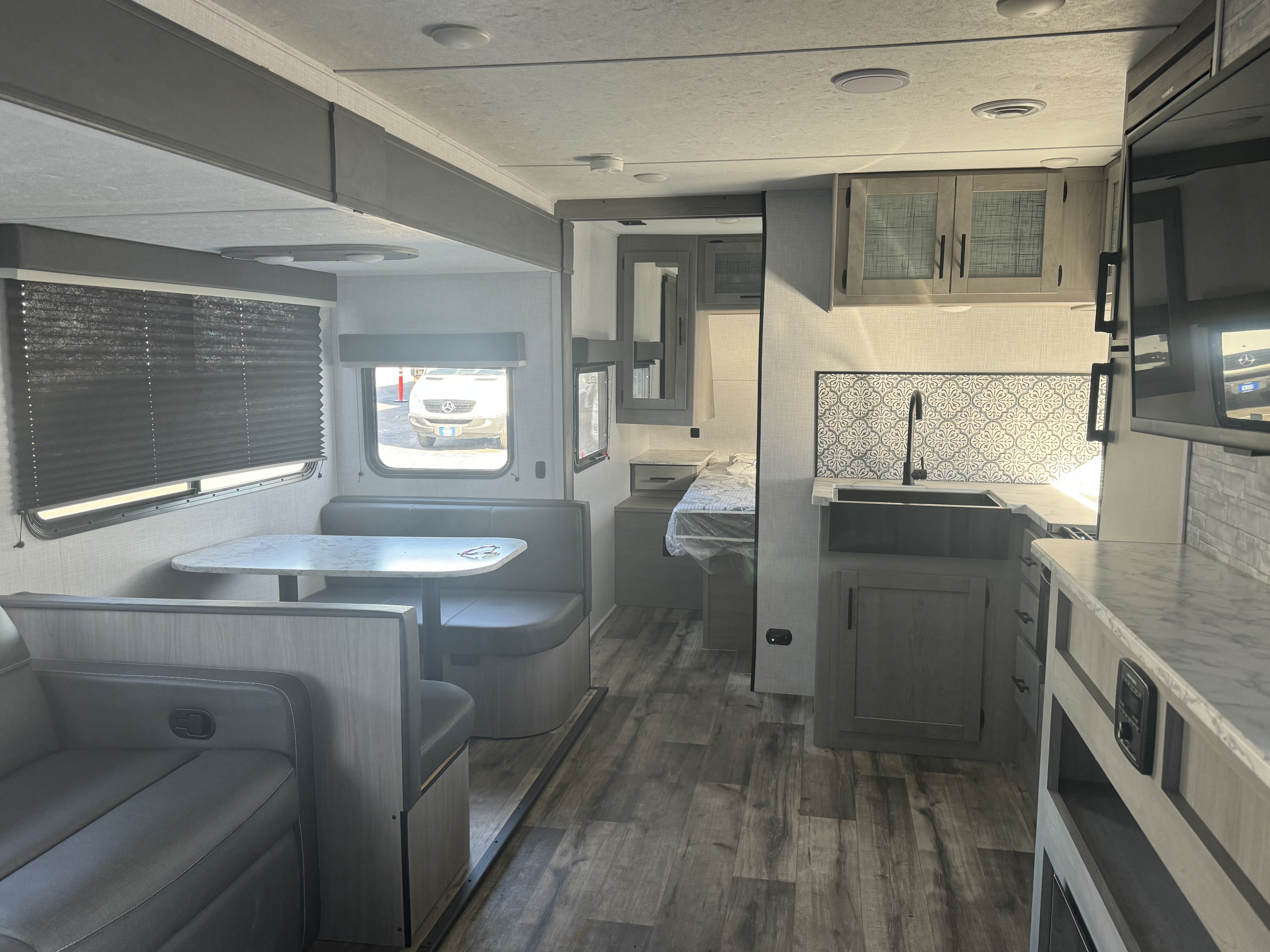 Coleman - 23 Amazon.com: Coleman-Mach 9430D7153 - Deluxe Non Ducted RV