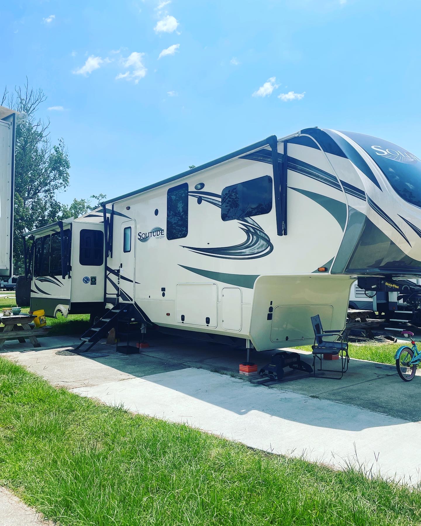 2019 Solitude 377MBS RV Rental near Mandeville, LA | RVshare