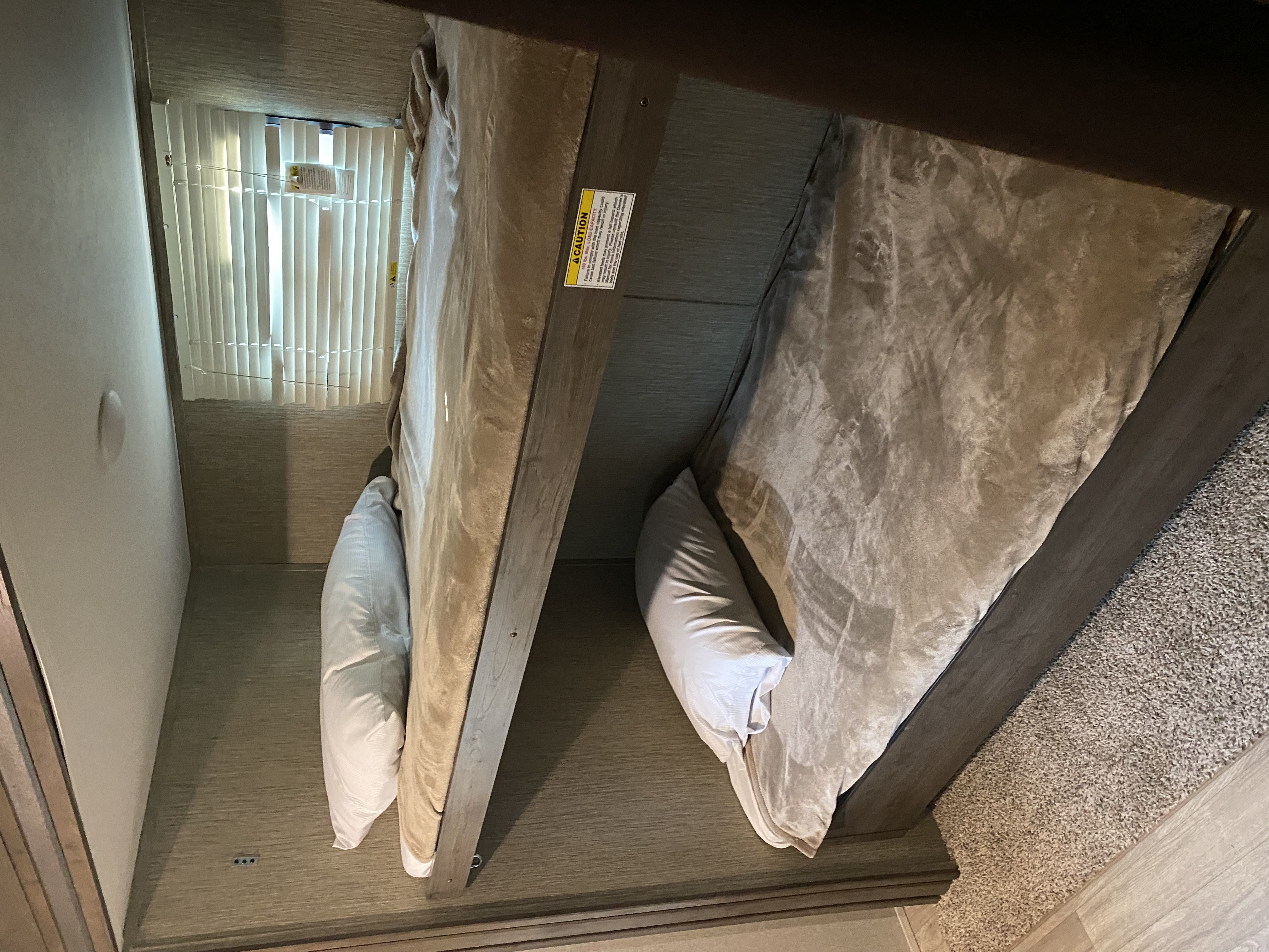 2019 Coleman Lantern Series 314BH | RVshare 2019 Coleman Lantern Series 314BH | RVshare