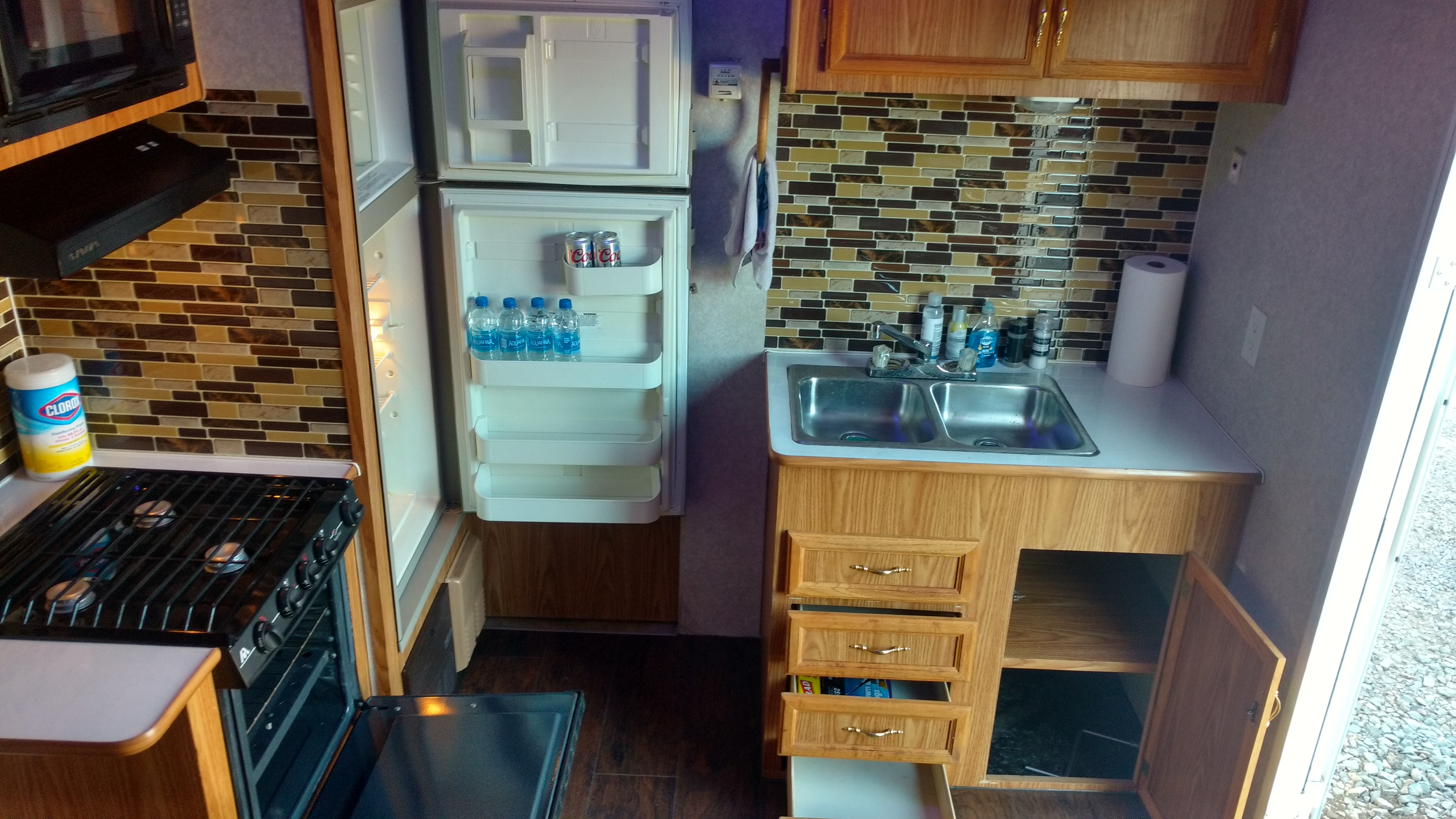 A Tidy & Travel-Ready RV Shower – Barry Good Times