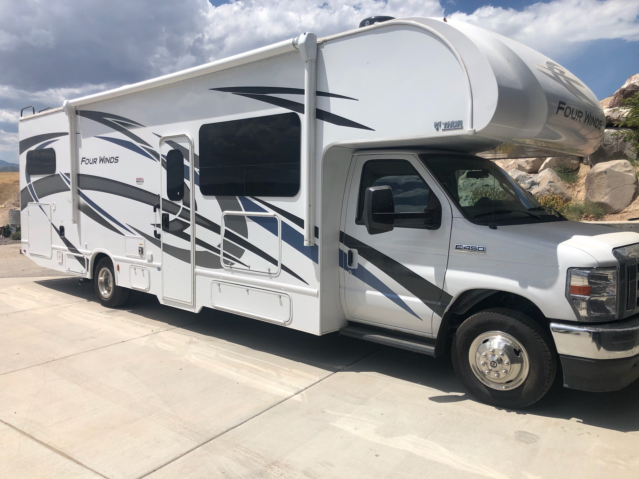 2023 Chateau 31E RV Rental in Lehi, UT | RVshare