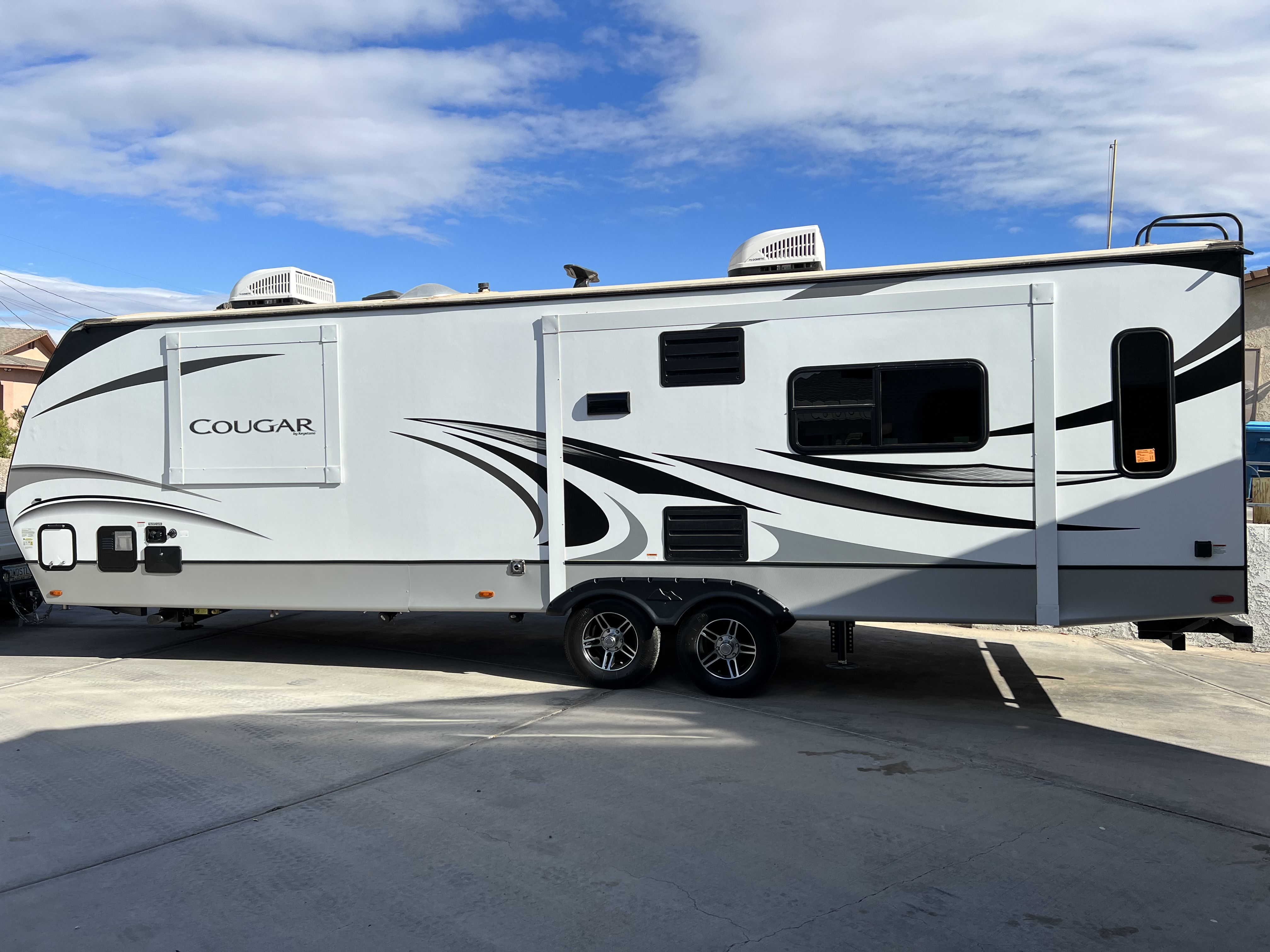 330 Cougar HalfTon 29RLKWE Travel Trailer