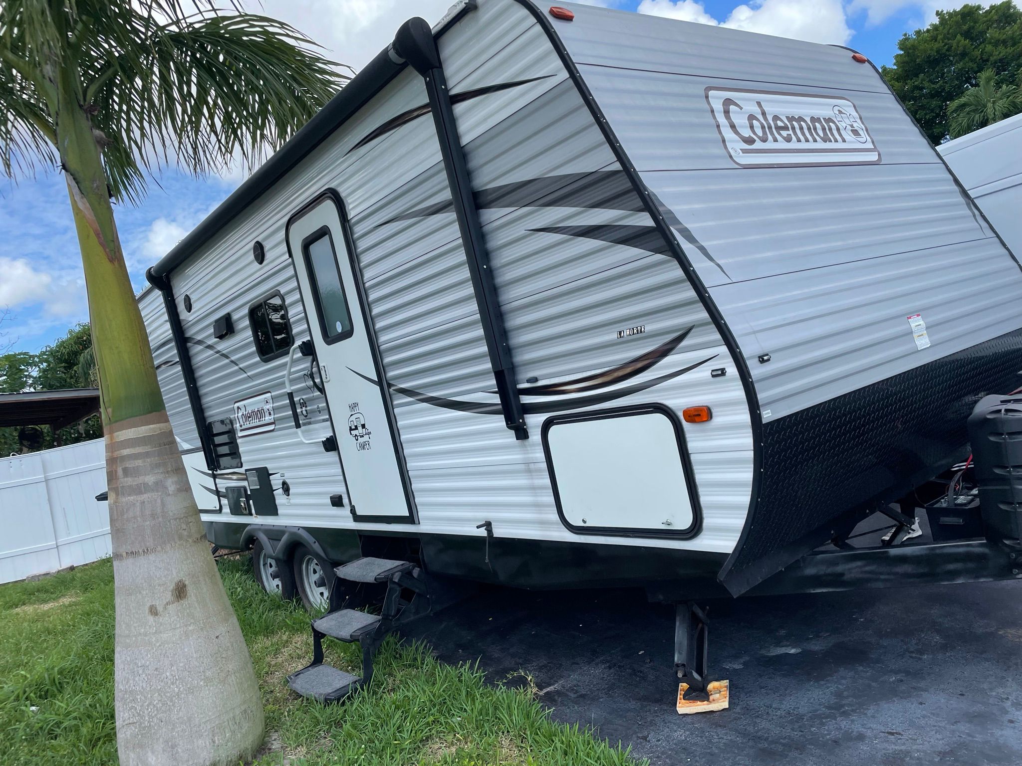 2016 Coleman Lantern Series 225QB RV Rental near Plantation, FL | RVshare