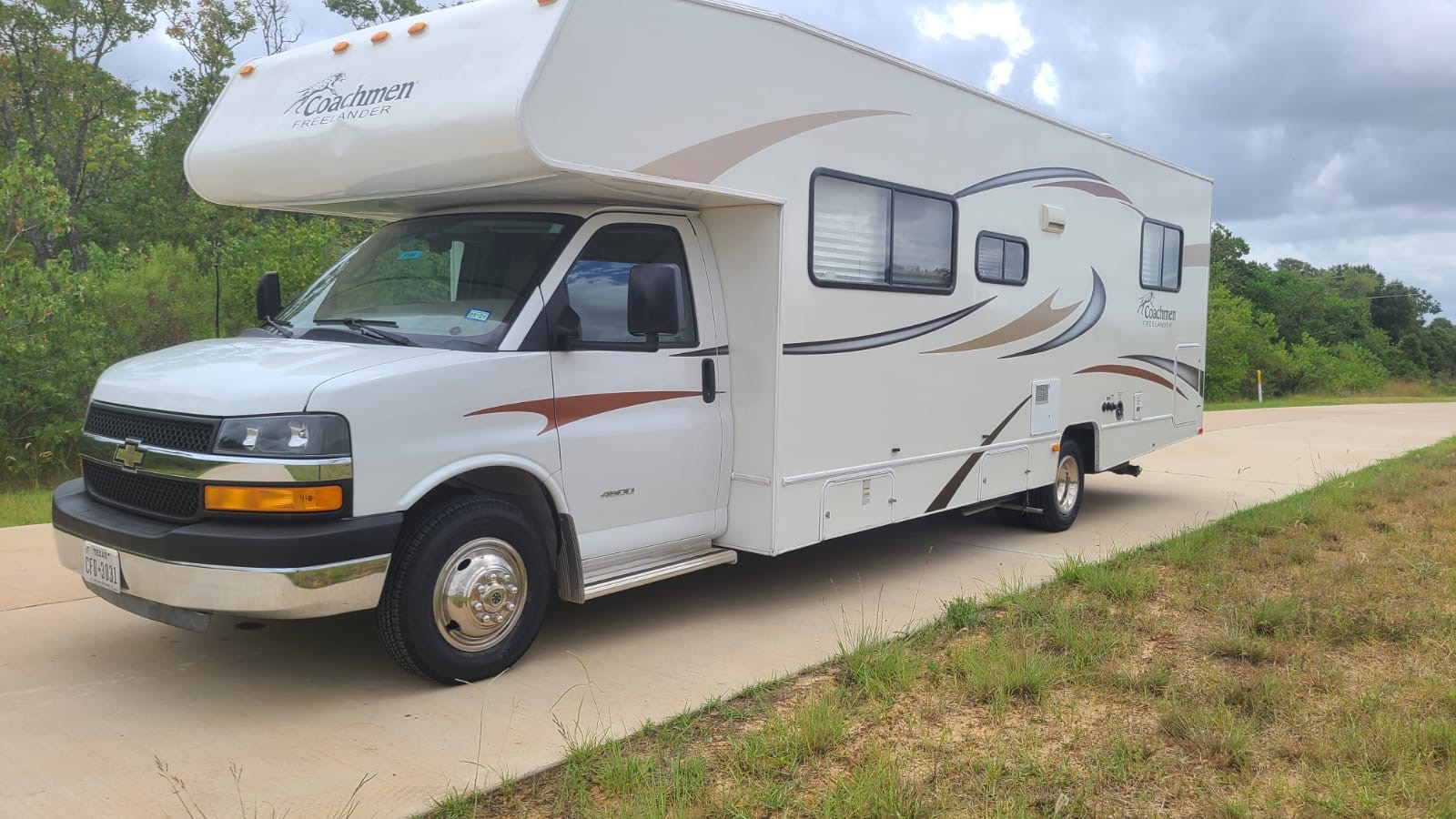 14 Coachmen Rv Freelander 28qb Chevy 4500 Rv Rental In Tomball Tx Rvshare Com 14 Coachmen Rv Freelander 28qb Chevy 4500 Rv Rental In Tomball Tx Rvshare Com