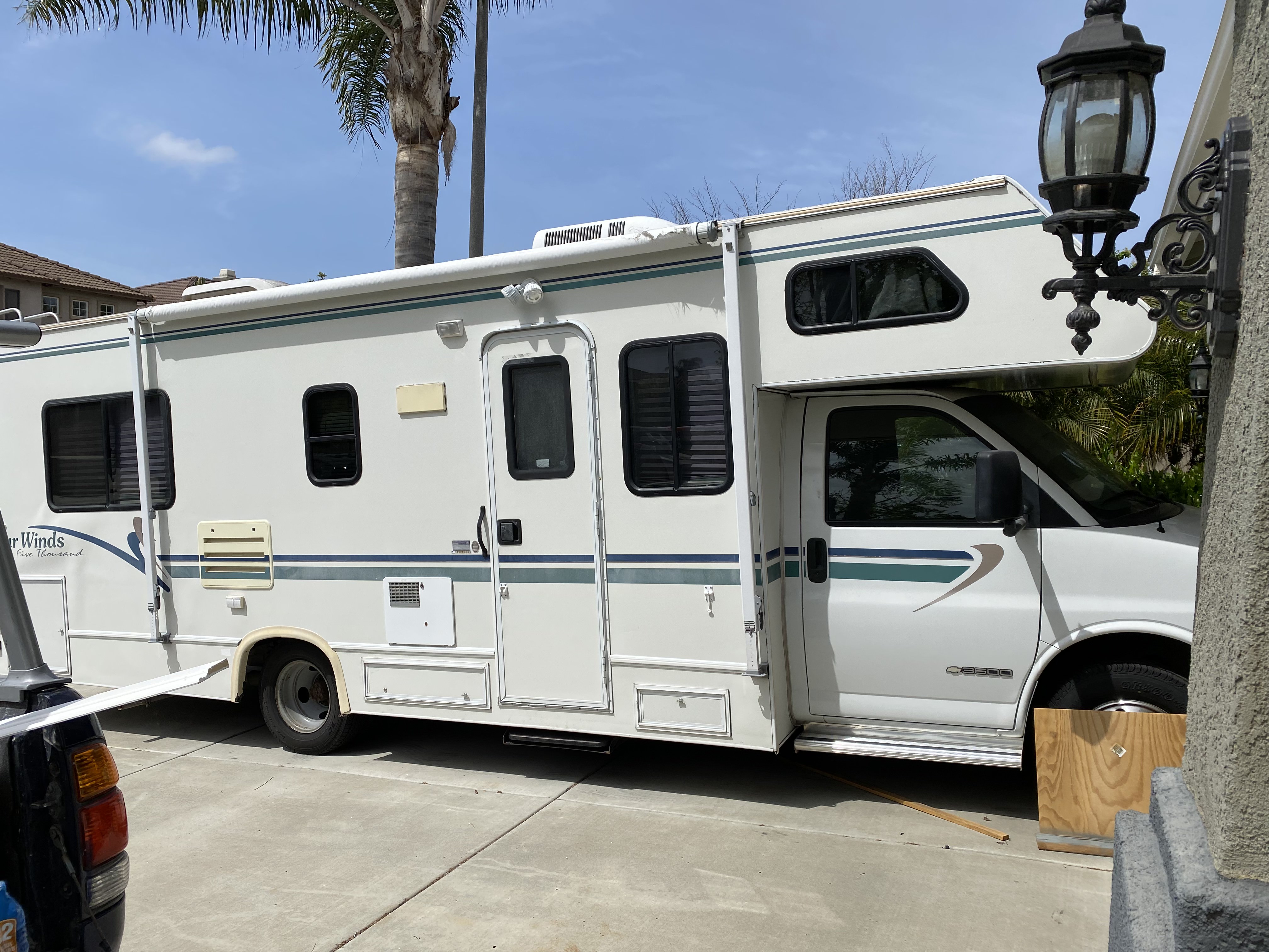 2000-chevy-four-winds-rv-four-winds-31b-rvshare