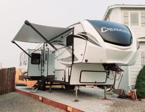 Prime Time RV Crusader 330MBH