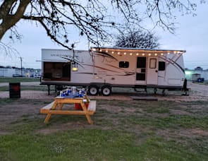 KZ Sportsmen Showstopper:NO PREP FEES, FREE PROPANE.Kuerig coffee maker, Amazon Prime,Bluetooth speakers inside/outside, USB ports, outdoor kitchen table, 4 chairs, too many EXTRAS to list. Scroll through our page and see for yourself and save $.