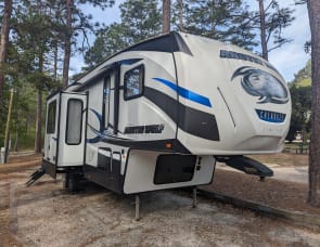 Forest River RV Cherokee Arctic Wolf 305ML6