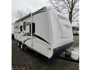 Prime Time RV Tracer 230FBS