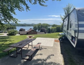 CrossRoads RV Zinger Lite ZR252BH