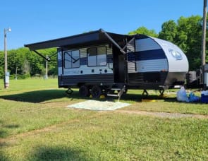 Forest River RV Cherokee Grey Wolf 18RR