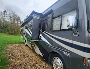 Thor Motor Coach Miramar 35.2