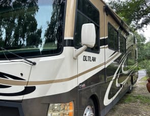 Thor Motor Coach Outlaw 37LS