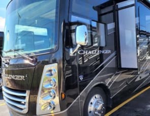Thor Motor Coach Challenger 37DS