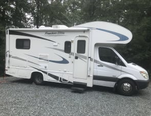 Thor Motor Coach Four Winds 23S