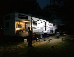 Open Range RV Light LT305BHS