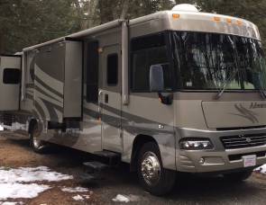 2005 Winnebago Adventurer 35A