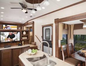 2015 FL3825 Cardinal 5th Wheel