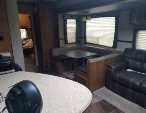2016 Crossroads Reserve 31bh 5th wheel