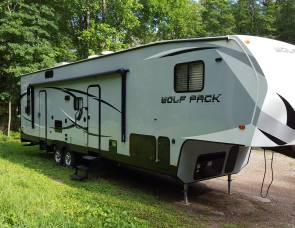 2016 Wolf Pack Toy Hauler/Bunk House