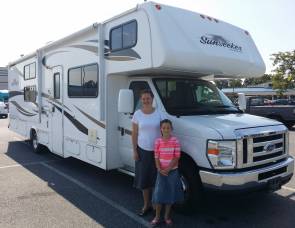 2012 Spacious Bunkhouse 32'--2 slides! Call or Text (717)870-7943. Short notice trips OK!