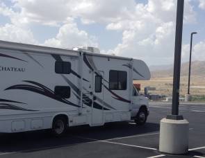 2013 Thor Chateau with Bunk Beds!!