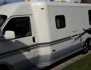 2003 Winnabago Rialta 22HD