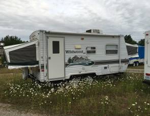 2004 Wildwood LE19