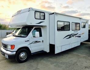 2007 Winnie EZDrive w/SOLAR & Private Bedroom & SuperSlide Out- Hookups Optional! Huge Living Room/Kitchen-Sleeps 8