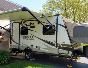 2015 Kodiak - MOM APPROVED! Light & easy Tow...Full Kitchen & Bath...Sleeps 6