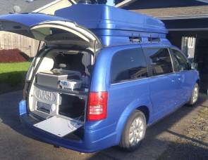 2010 Chrysler Town & Country Camping Van