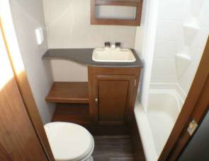 2018 freedom express 29 se
