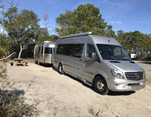 2014 Mercedes Benz Airstream Luxury 8 Passenger