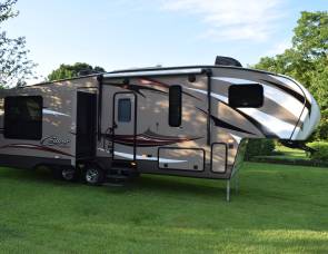 2016 LUXURY 5TH WHEEL!! We deliver and set up!