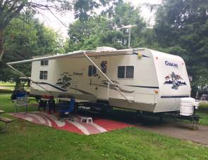 2005 Keystone Cougar SLEEPS 10!
