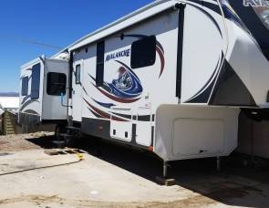 2013 Keystone Avalanche 39'